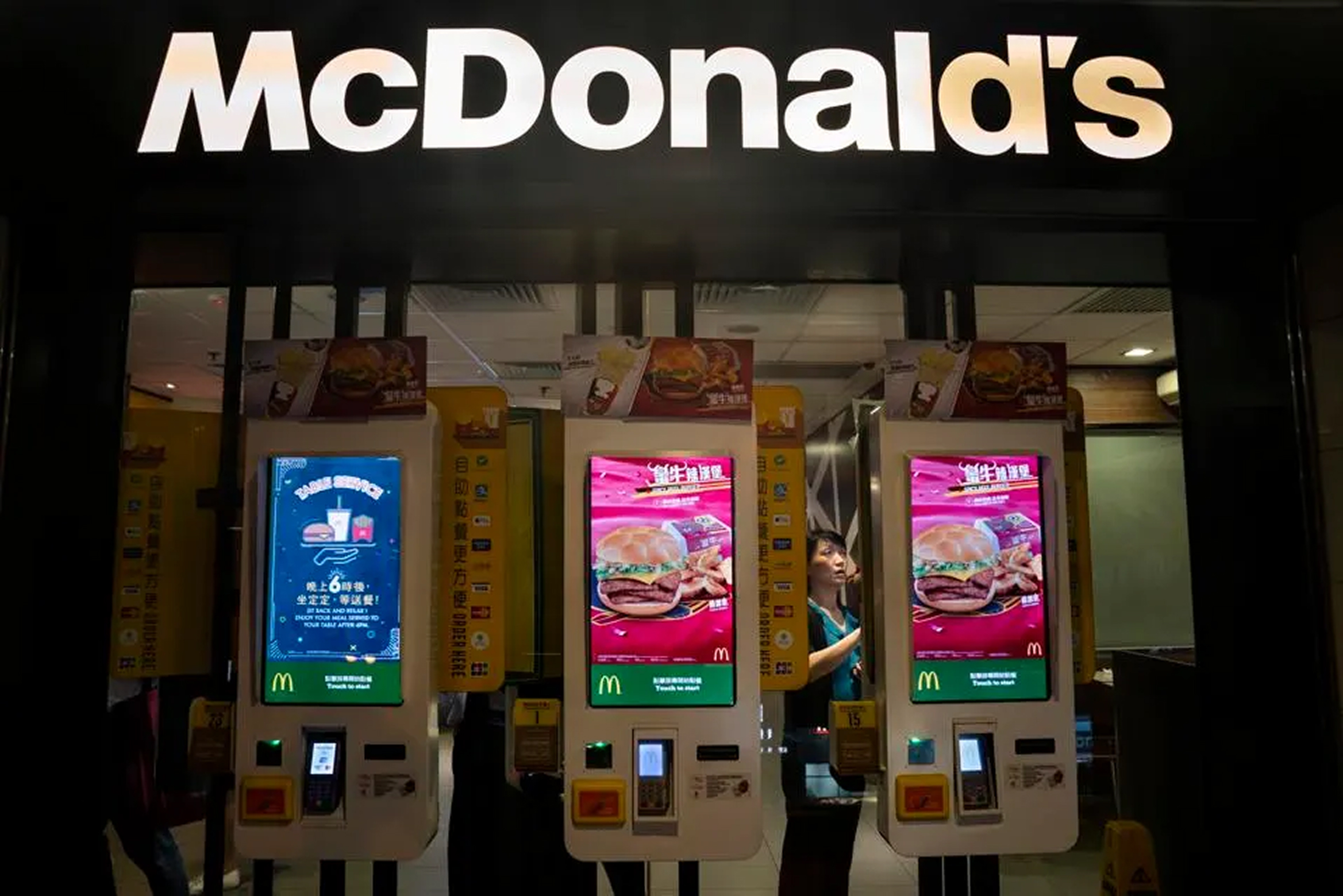 The journey of kiosks: transforming customer experience 4